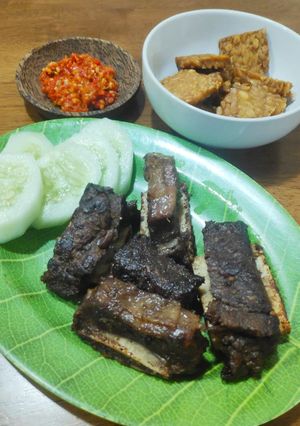 Foto resep Iga penyet sambel terasi ala leko
