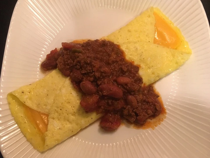 Easy Steps to Make Chili-n-cheese Omelette the  Makes Drooling Tasty