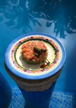 A picture of Salmon tartare.
