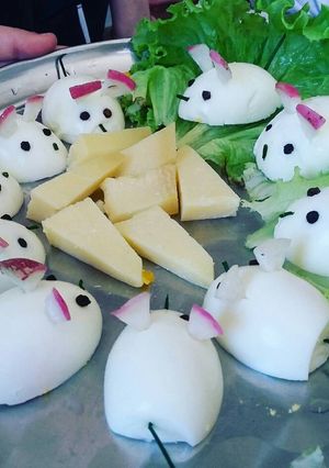 Una foto de Huevos cocidos decorados