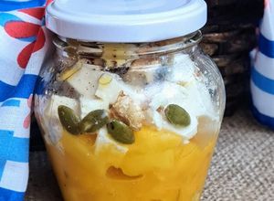 Una foto de Postrecito saludable de mango y ricotta 🥭adondequiera que vayas, en frasco o táper 🥭low carb 🥭