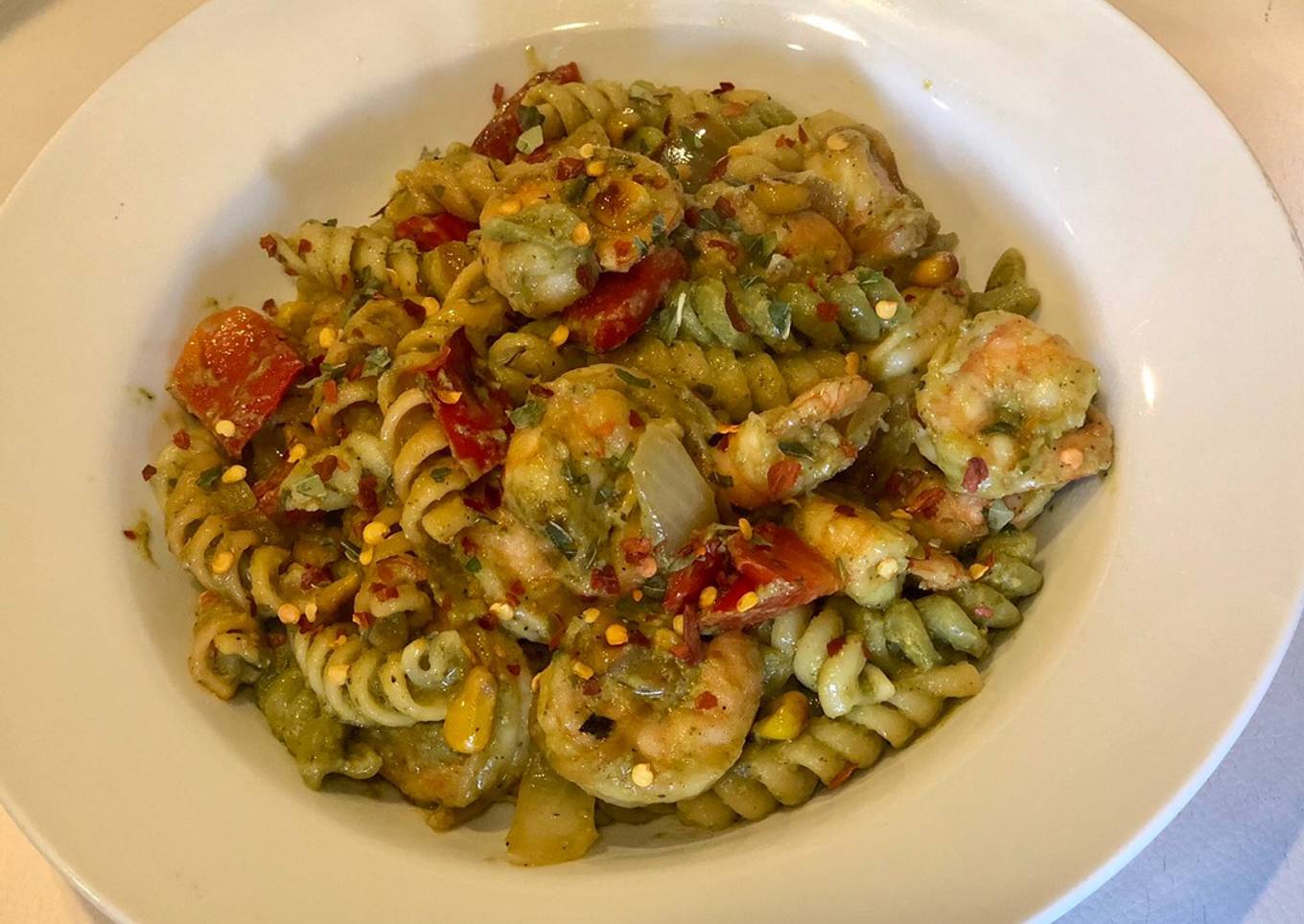Penne with shrimp, roasted peppers, fried onions, corn pesto with avocado և lemon