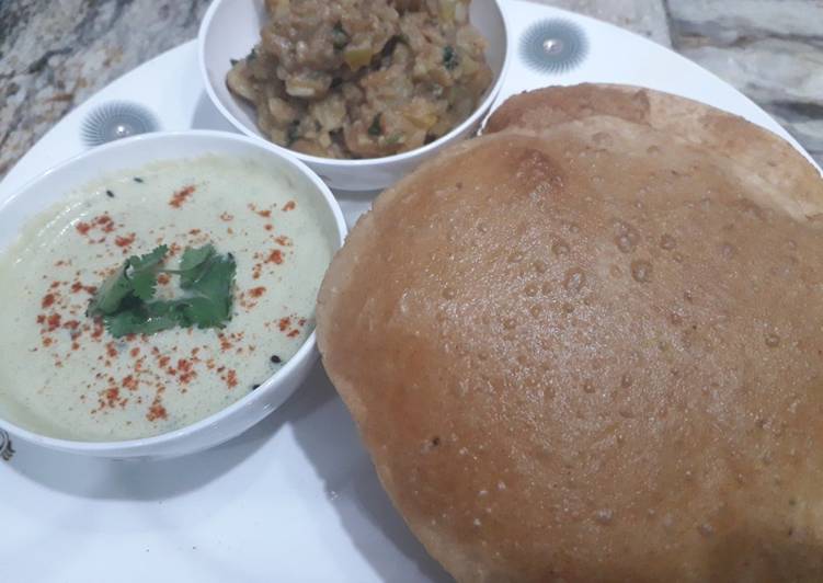 Recipe of Favorite Poori with aloo ki chatpati sabji