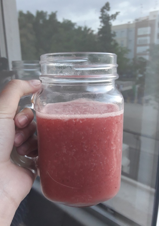 Una foto de Smoothie rojo con té