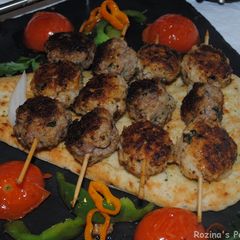 A picture of Persian Chicken/meat balls.