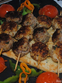 A picture of Persian Chicken/meat balls.