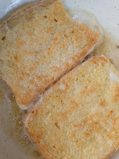 A picture of Bread and Egg.