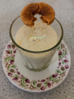 અંજીર કાજુ શેક (Anjeer Kaju Shake Recipe In Gujarati) રેસીપી મુખ્ય ફોટો