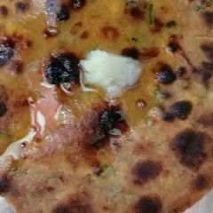 A picture of Methi parantha.