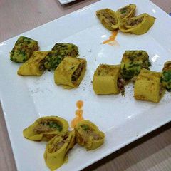 A picture of Tuna stuffed crépes.