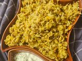 أرز عدس مع شعيرية وخضار
