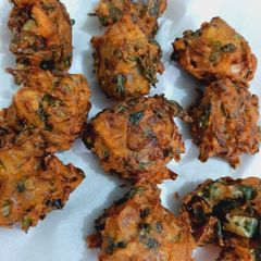 A picture of Pyazi pakora.