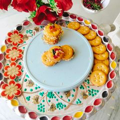 A picture of Monaco Biscuit Sev puri / Monaco Sandwich.