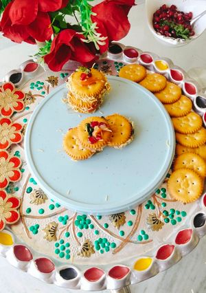 A picture of Monaco Biscuit Sev puri / Monaco Sandwich.