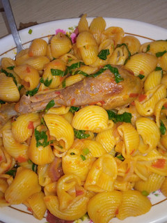 A picture of Fryn macaroni with chicken.