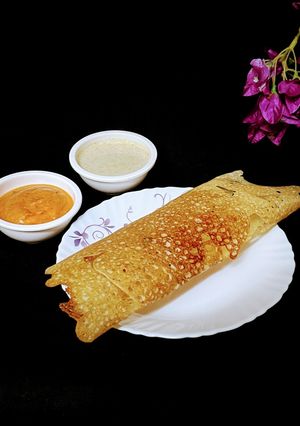 इंस्टेंट क्रिस्पी रवा डोसा(instant crispy rava dosa recipe in hindi) रेसिपी मुख्य फोटो