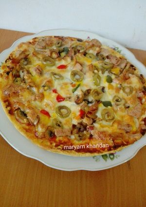 عکسی از دستور پیتزا مرغ و کالباس و قارچ