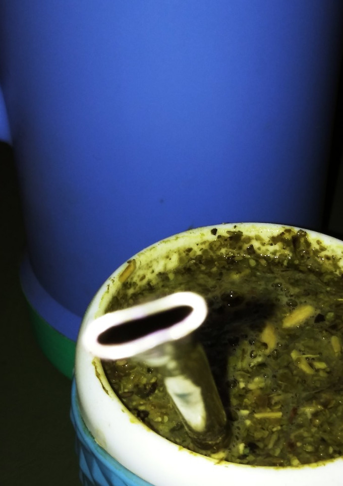 Una foto de Mate infusionado con aloe, pomelo y jengibre