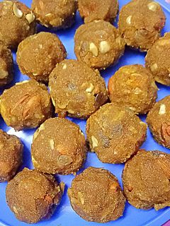 सूजी के लडडू रेसिपी मुख्य फोटो