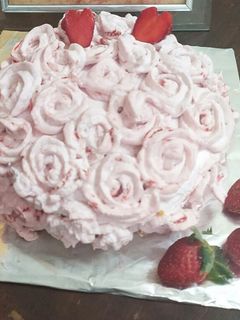 स्ट्रॉबेरी केक (strawberry cake recipe in hindi) रेसिपी मुख्य फोटो