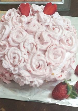 स्ट्रॉबेरी केक (strawberry cake recipe in hindi) रेसिपी मुख्य फोटो