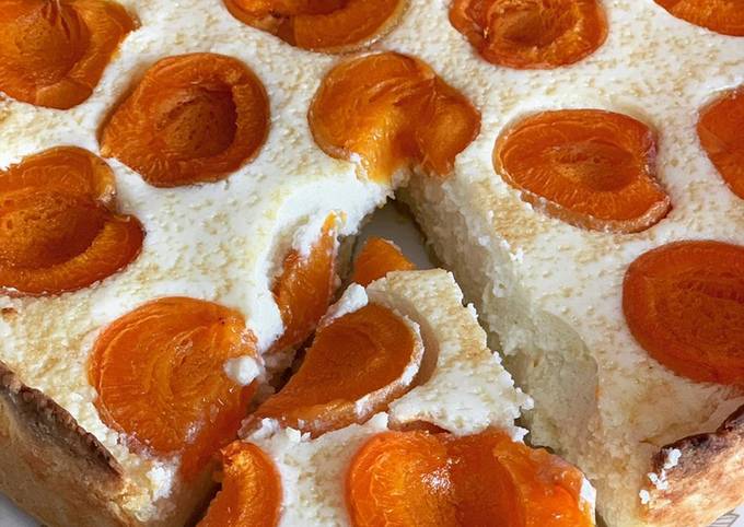 Абрикосовый пирог на сметане, нежное сливочное тесто и сочные абрикосы