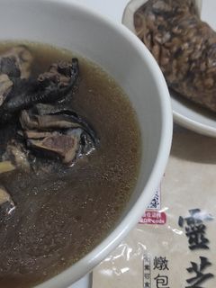 冬季進補-首烏靈芝雞湯 的食譜成品照片