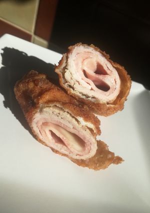 Sajttal és sonkával töltött karaj recept fotója