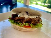 Una foto de bondiola de cerdo horno
