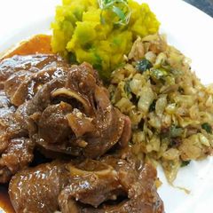 A picture of Tasty oxtail with veggies.