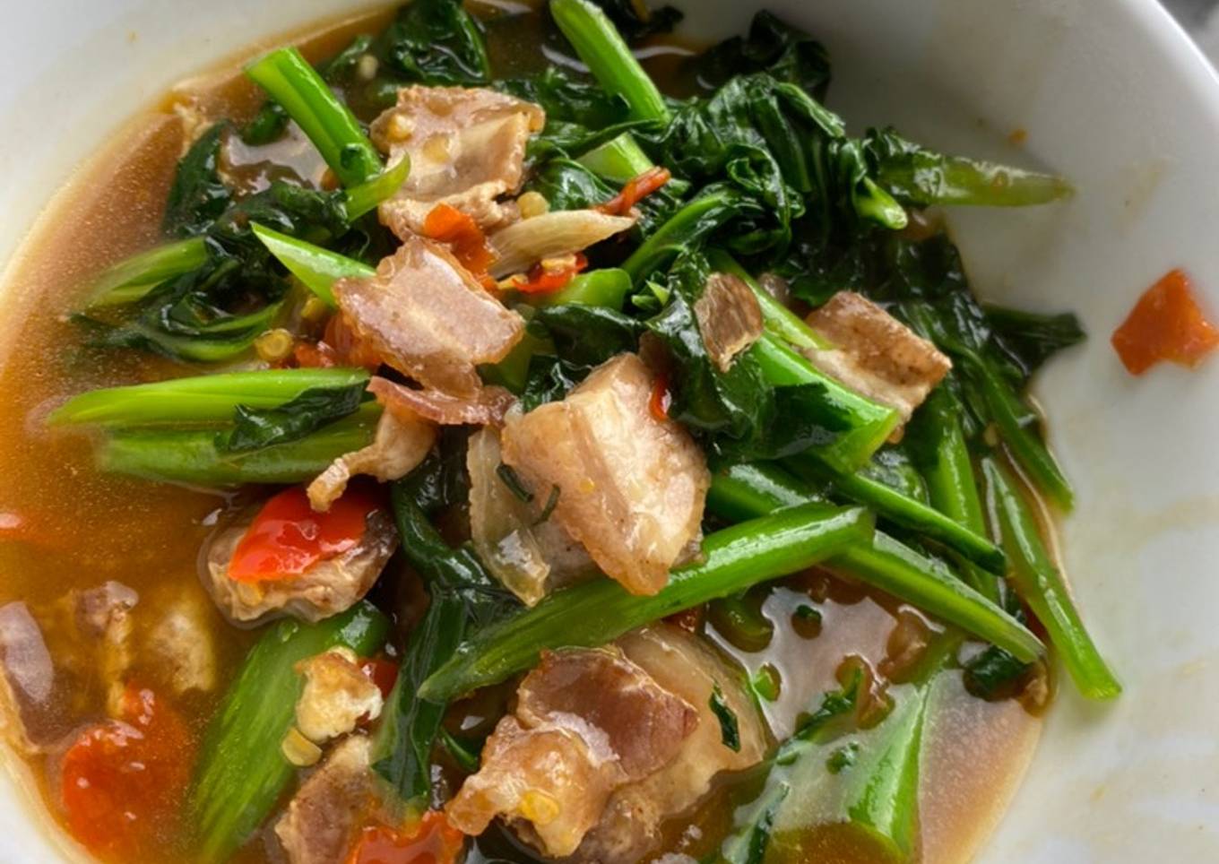 Chinese brocoli (kailan) with crispy pork
