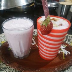 A picture of Strawberry Malt Shake.
