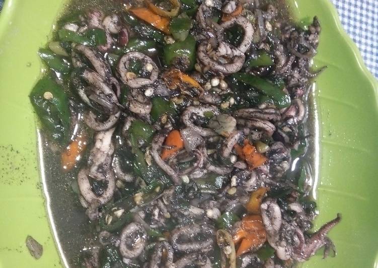 Resep Cumi hitam pedas manis yang praktis