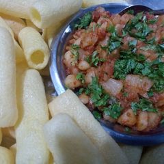A picture of Gujarat's famous street food: BHUNGLA BATEKA.