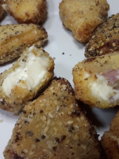 Una foto de Quesitos variados rebozados