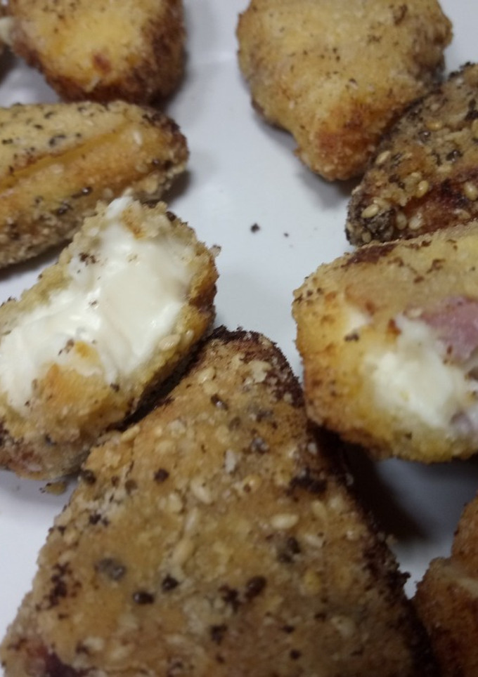 Una foto de Quesitos variados rebozados