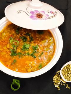 मूंग दाल तोरई (moong dal torai recipe in Hindi) रेसिपी मुख्य फोटो