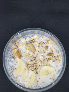 Una foto de Postre de chía, avena y fruta