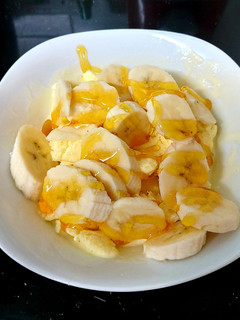 A picture of My Cornish Dairy Ice cream with Banana & Syrup poured over 😋.