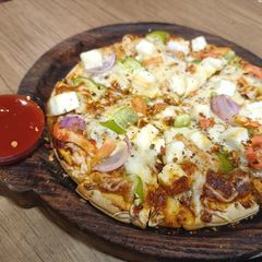 A picture of Pizza 🍕.