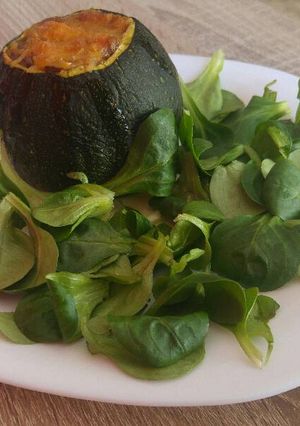 Una foto de Calabacín luna relleno de atún