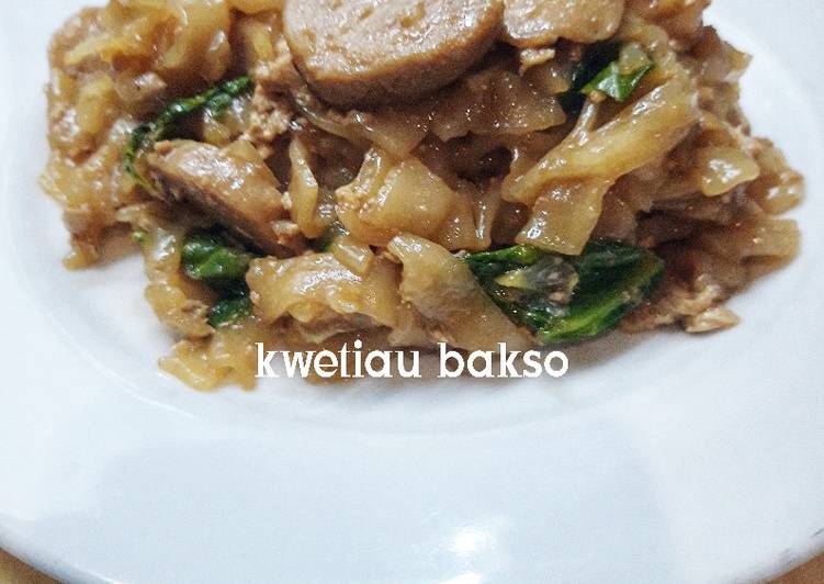 Kwetiau Bakso Goreng