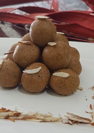 A picture of Besan laddo with gud powder.