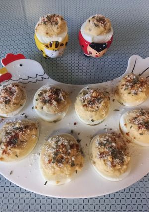 Una foto de 261.Huevos rellenos de anchoas y queso rallado