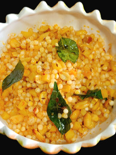 સાબુદાણાની ખીચડી (Sabudana Khichdi Recipe In Gujarati) રેસીપી મુખ્ય ફોટો