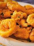 Chipirones fritos rebozados a las tres harinas