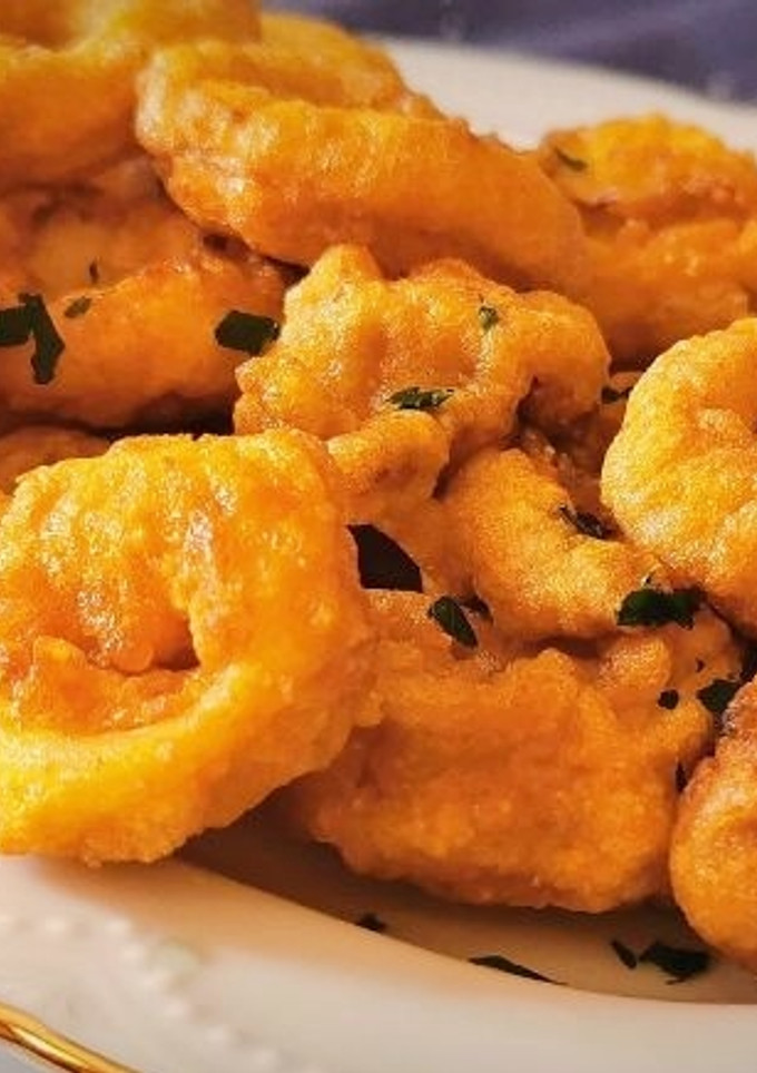 Una foto de Chipirones fritos rebozados a las tres harinas
