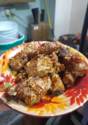 Hình của món Sườn xóc bơ tỏi.