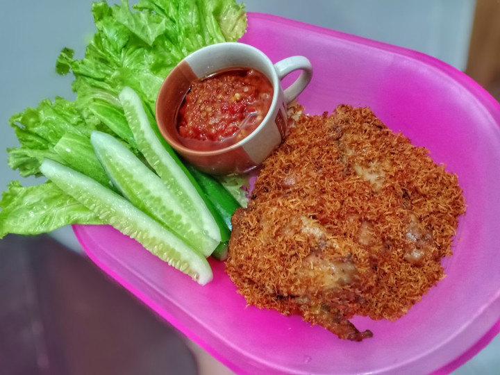 Bagaimana Membuat Ayam goreng serundeng yang Lezat Sekali