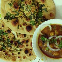 A picture of Kulche and chole.